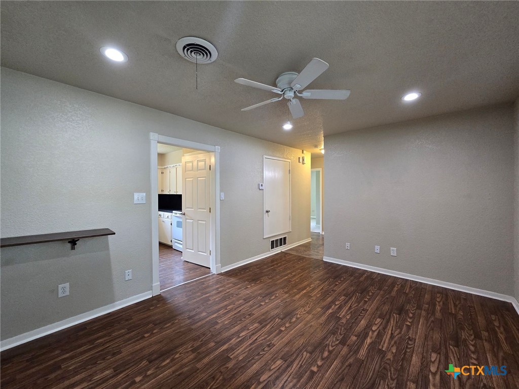 209 Easy Street Property Photo 9