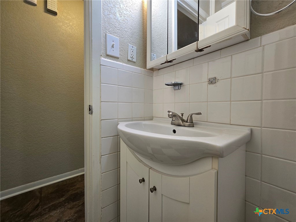209 Easy Street Property Photo 13