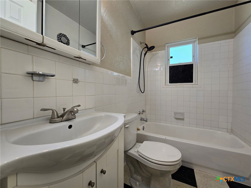 209 Easy Street Property Photo 14