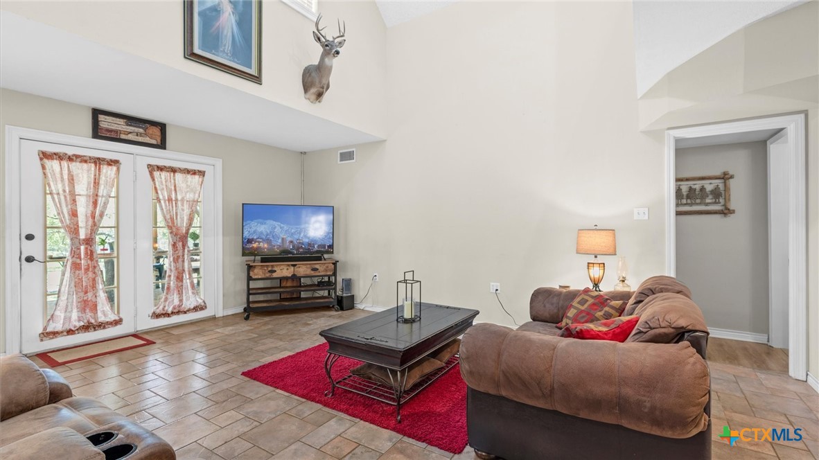 689 Abels Way Property Photo 4