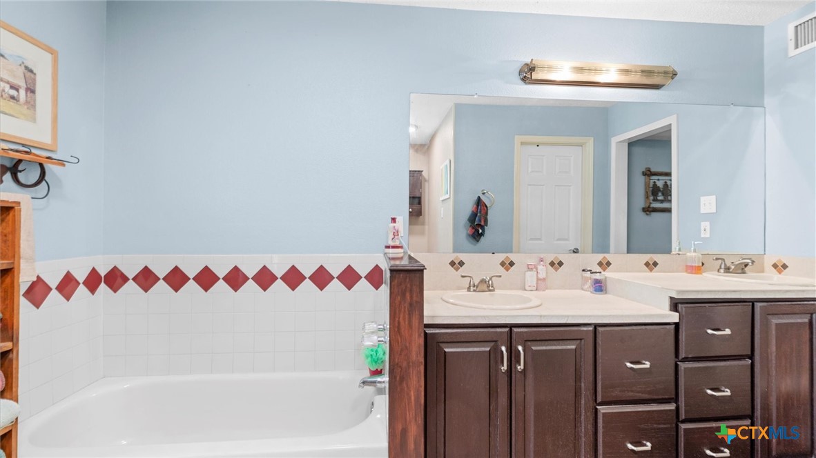 689 Abels Way Property Photo 12