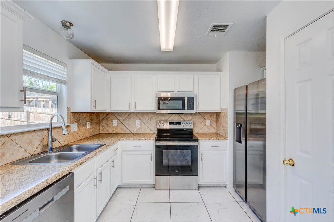 5500 Lions Gate Lane Property Photo 4