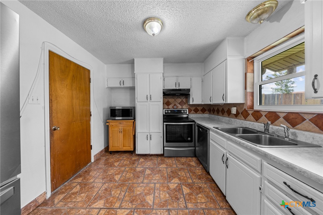 101 E Hogan Drive Property Photo 4