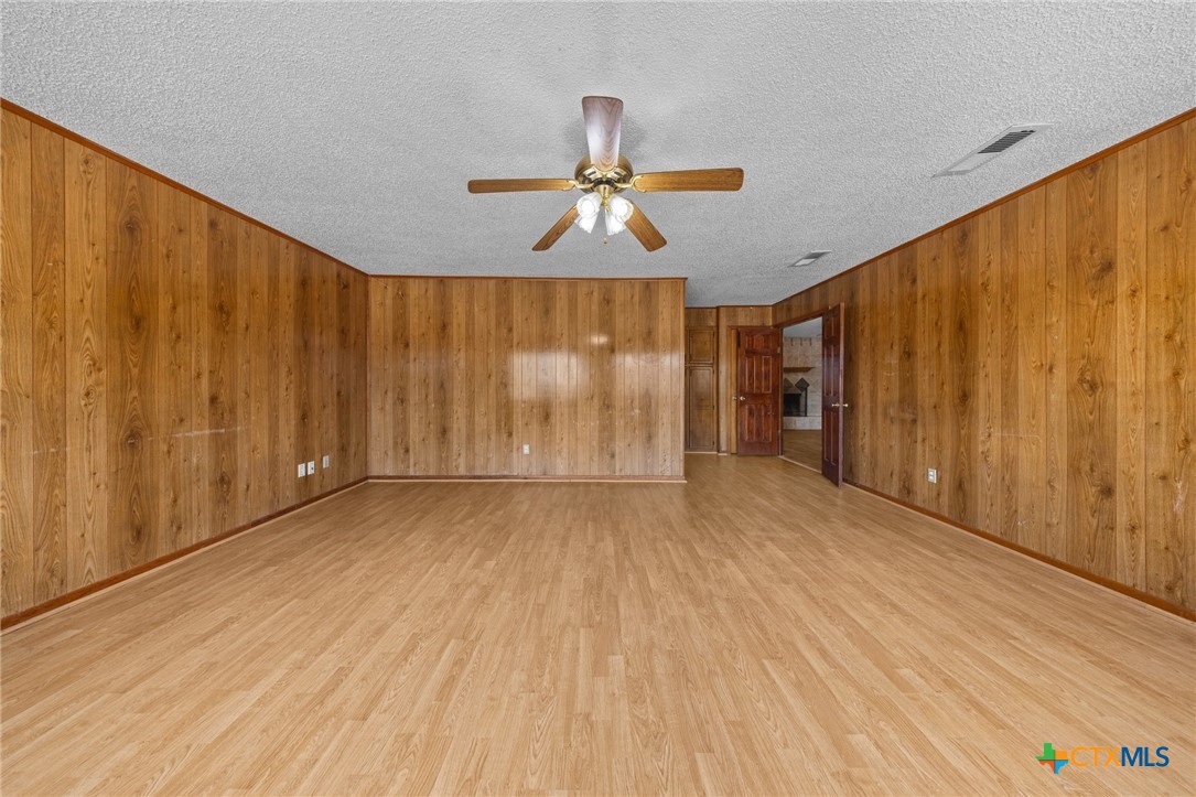 101 E Hogan Drive Property Photo 9