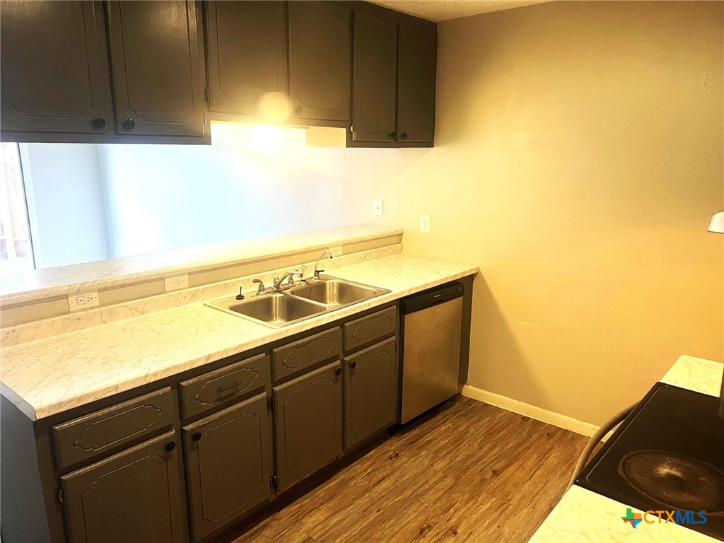 212 Versailles Street Property Photo 3
