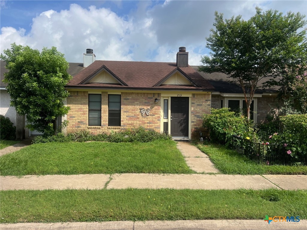 213 Chantilly Street Property Photo 1