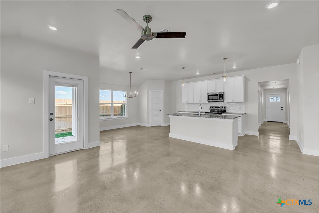 1108 Peppermint Drive Property Photo 3
