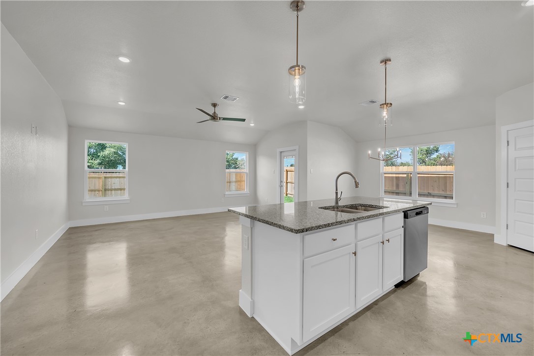 1108 Peppermint Drive Property Photo 6