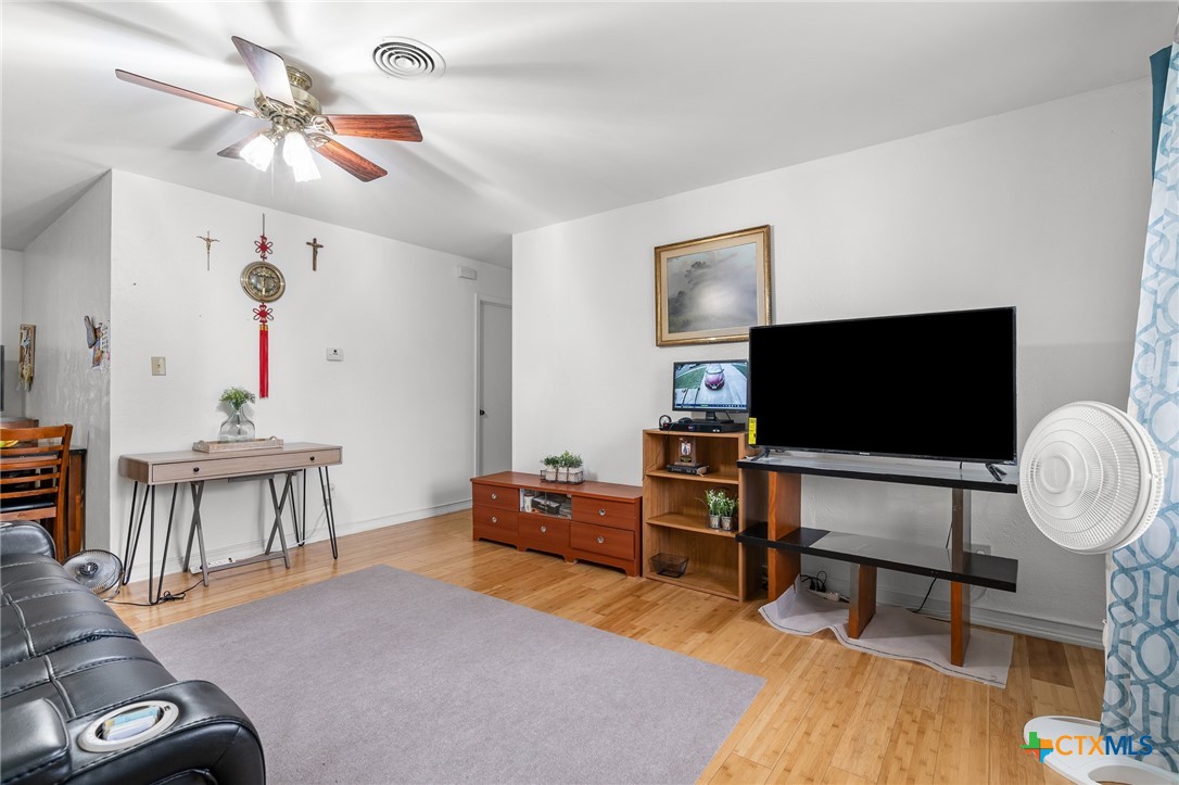 1214 Alta Vista Drive Property Photo 3