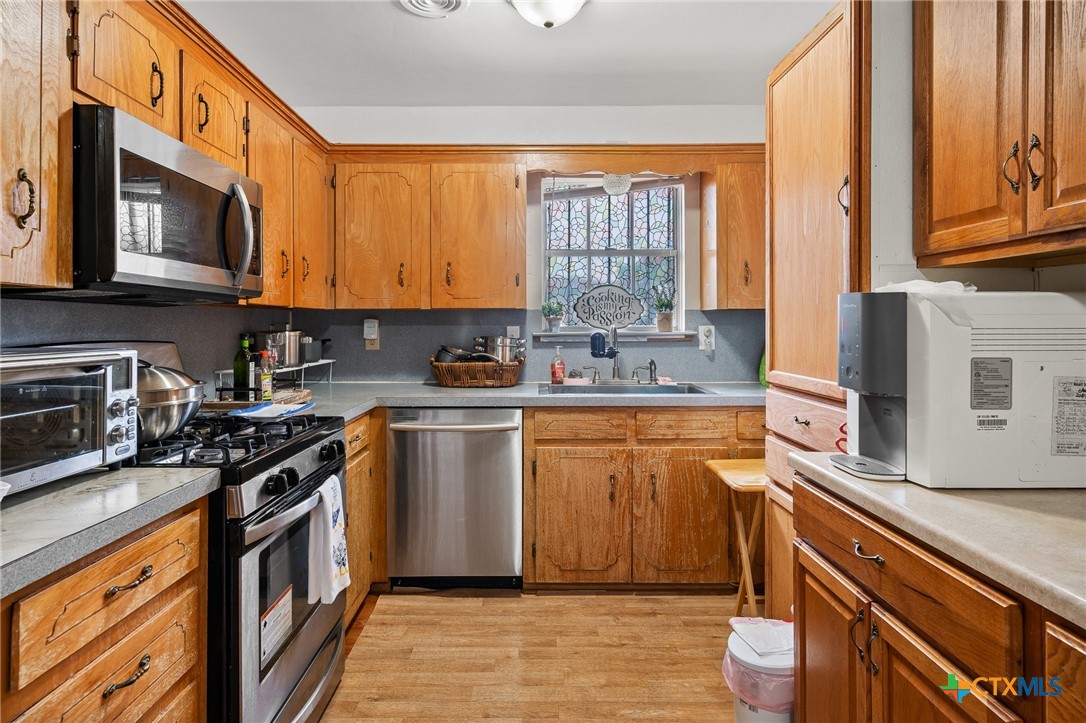 1214 Alta Vista Drive Property Photo 6