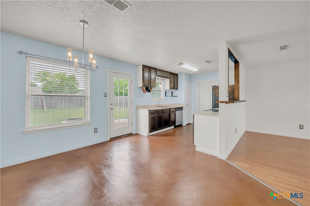 105 Boxer Street Property Photo 6