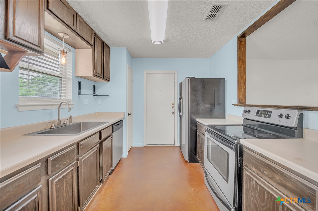 105 Boxer Street Property Photo 8