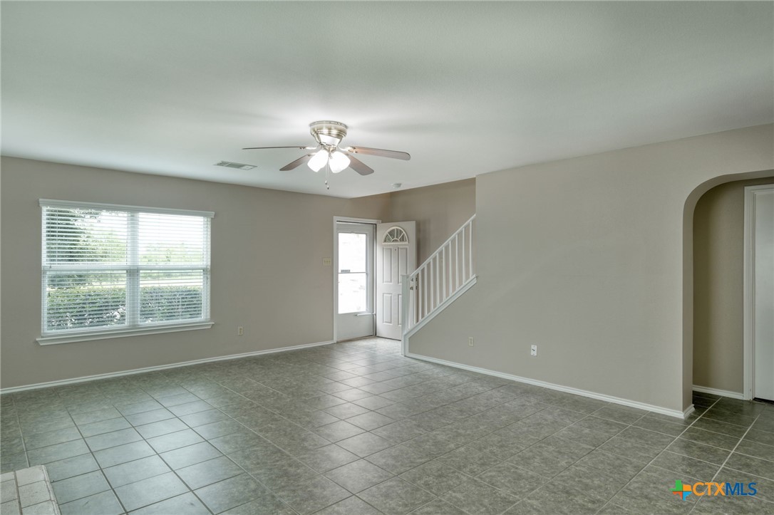 1335 Lakeside Loop Property Photo 7