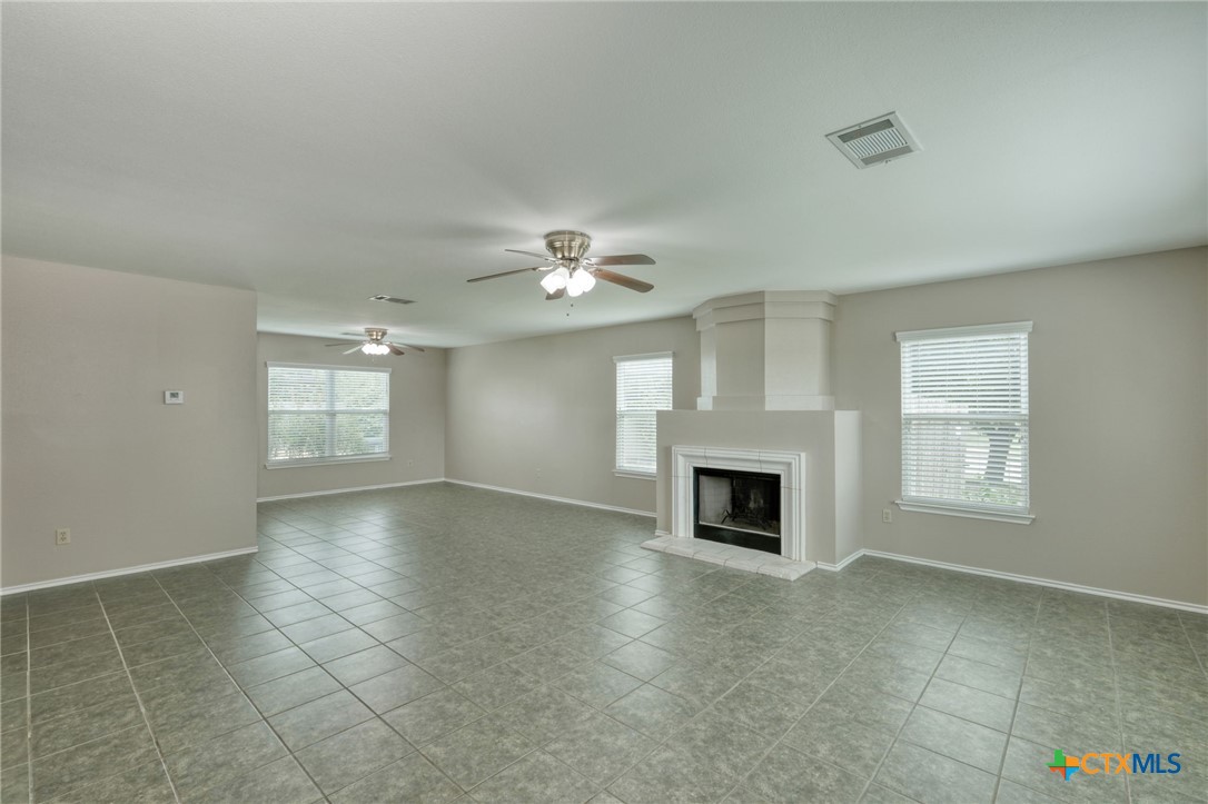 1335 Lakeside Loop Property Photo 9