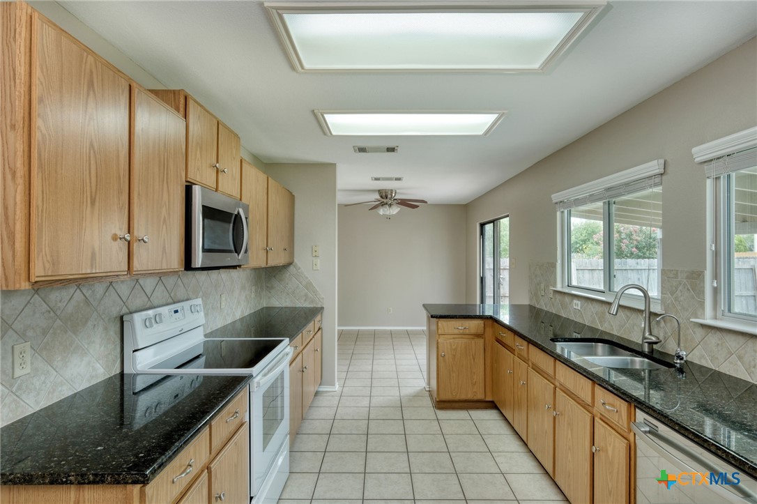 1335 Lakeside Loop Property Photo 13