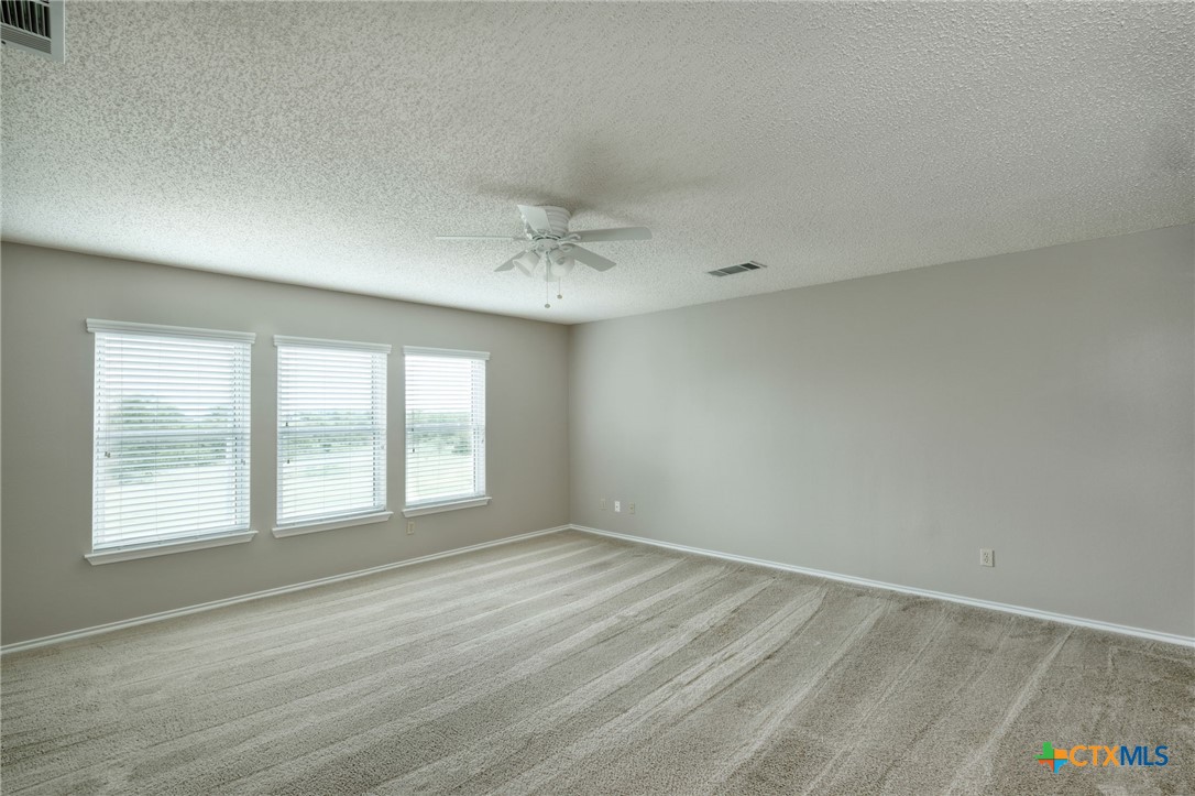 1335 Lakeside Loop Property Photo 18