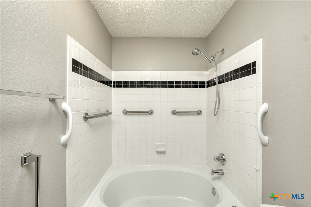1335 Lakeside Loop Property Photo 21