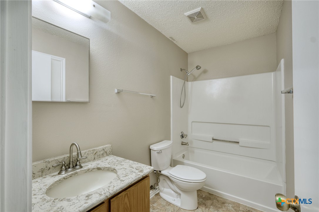 1335 Lakeside Loop Property Photo 25