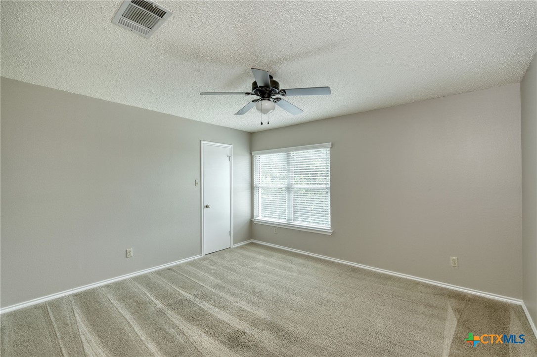 1335 Lakeside Loop Property Photo 27