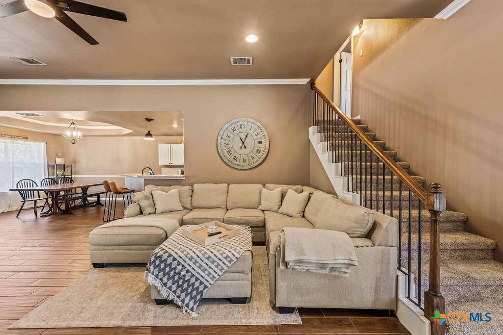 10 Long Bow Lane Property Photo 6
