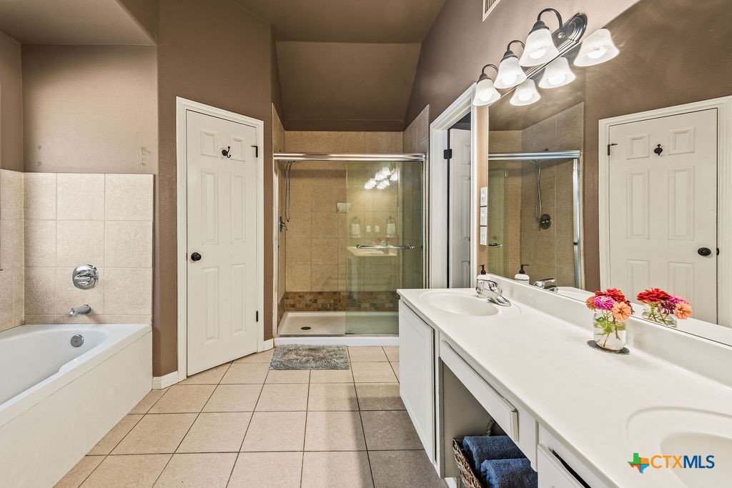 10 Long Bow Lane Property Photo 20