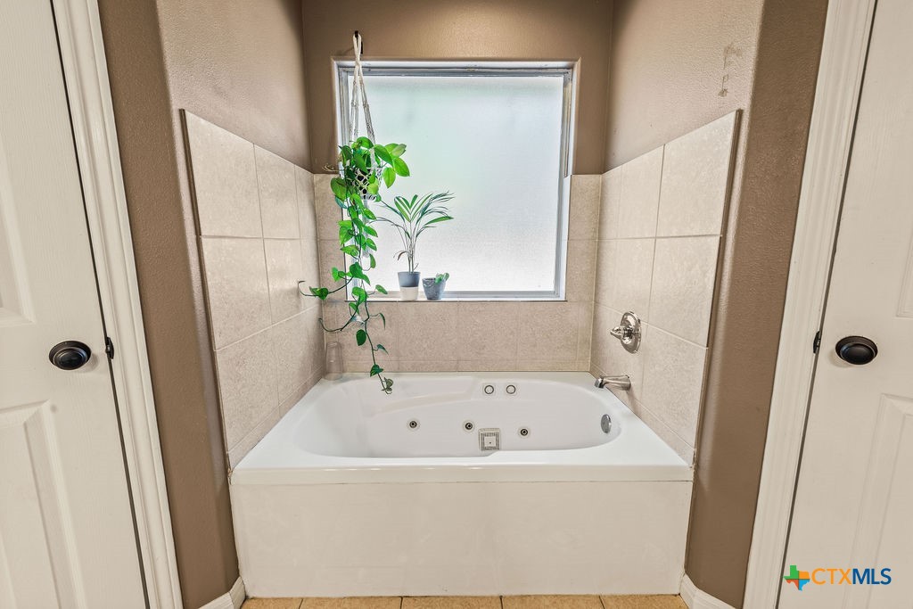 10 Long Bow Lane Property Photo 22