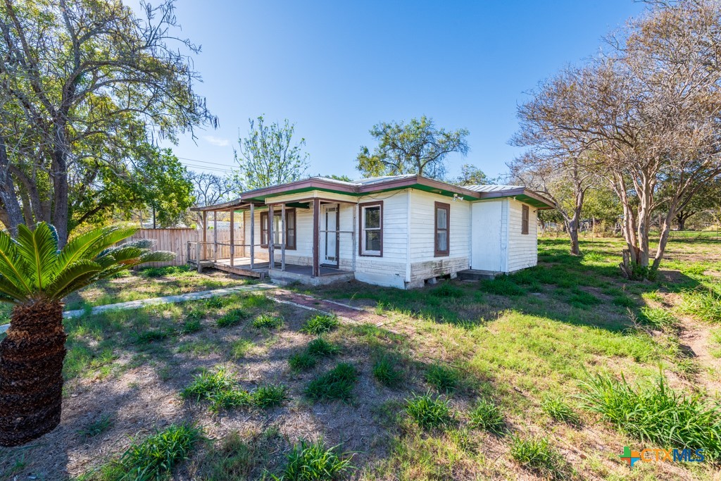 210 S Monterey Street Property Photo 1