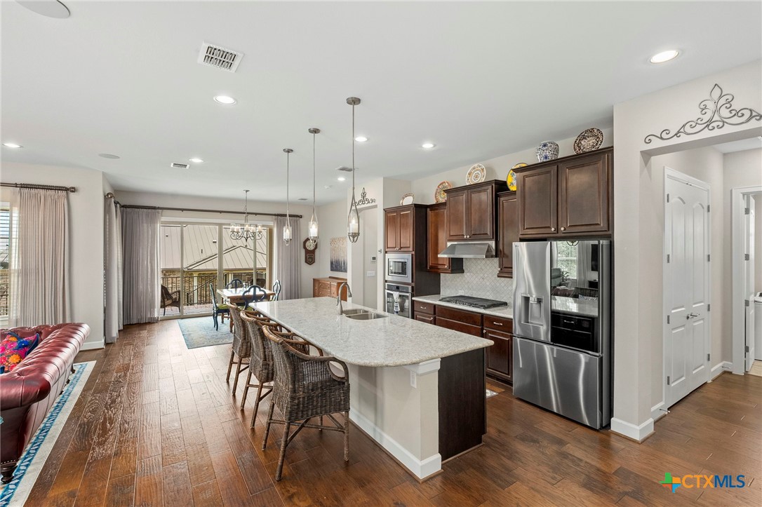 249 Hopping Peach Street Property Photo 4