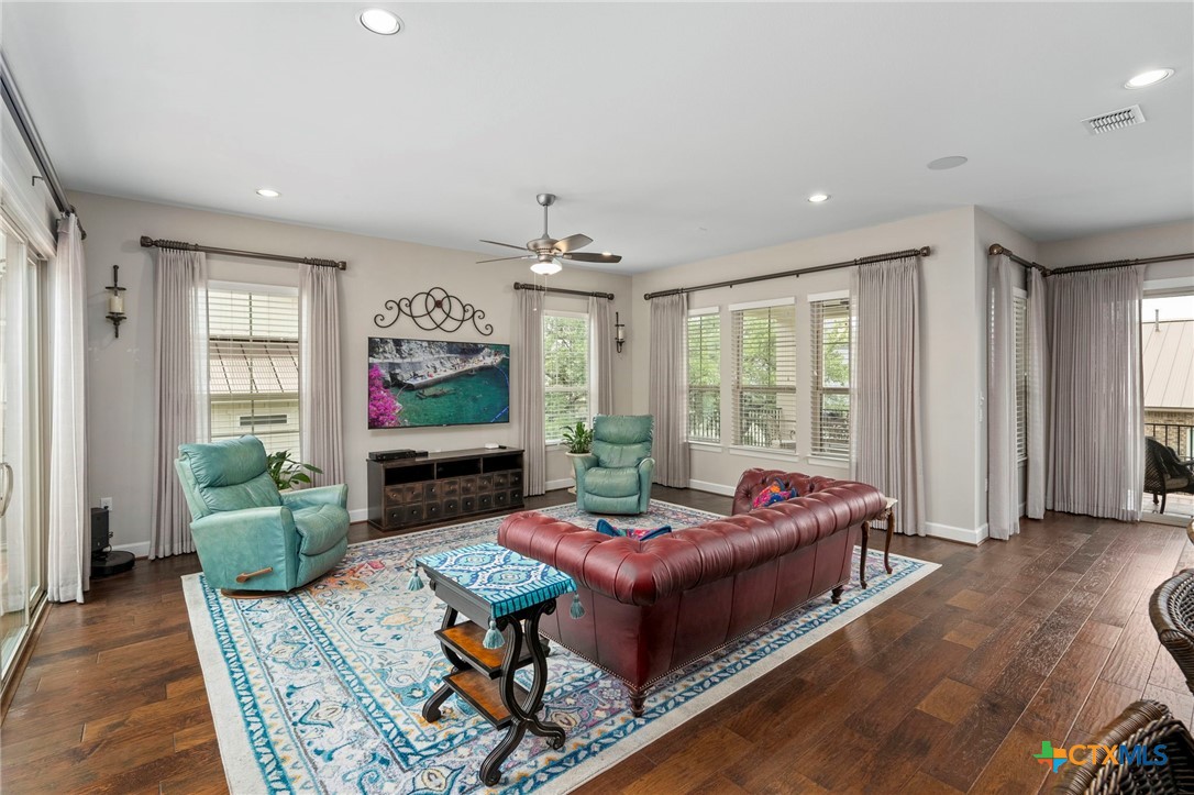 249 Hopping Peach Street Property Photo 8
