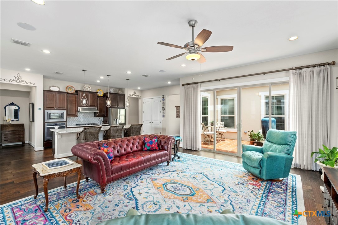 249 Hopping Peach Street Property Photo 10