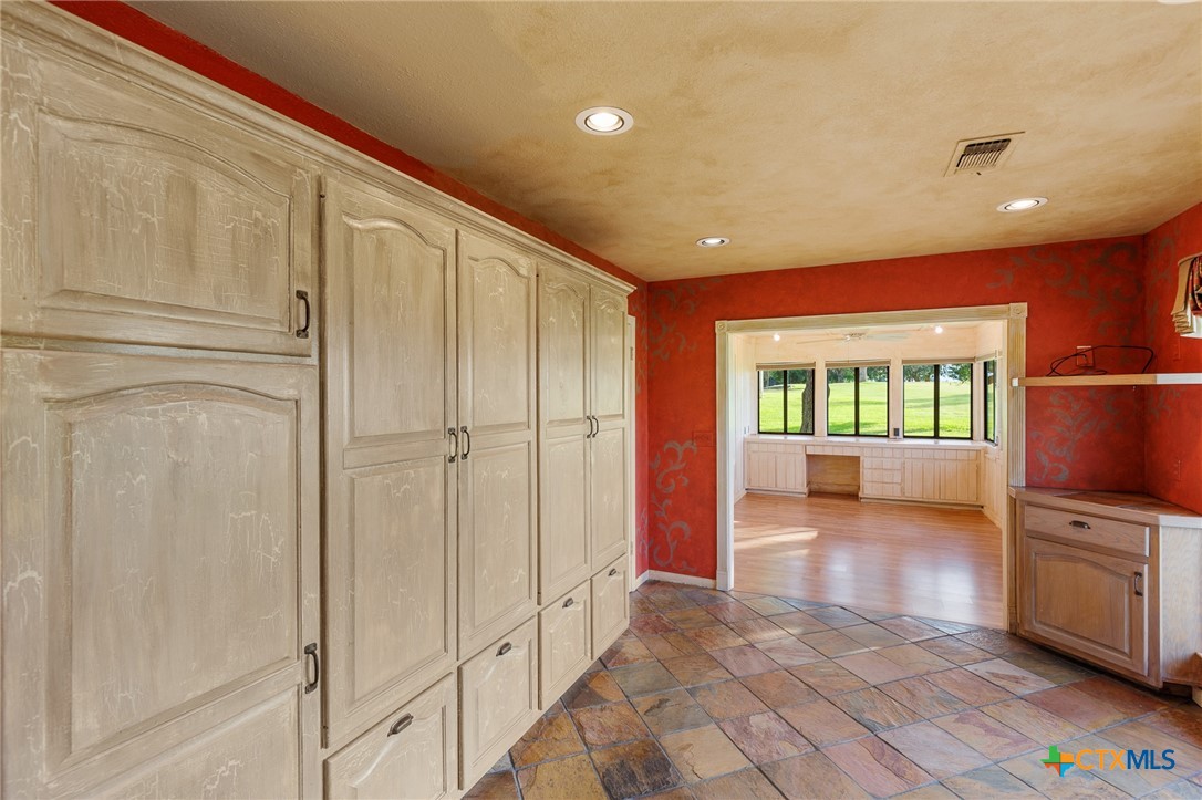 2820 Aurora Property Photo 16
