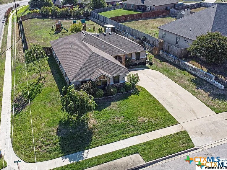 4910 Bronze Drive Property Photo 2