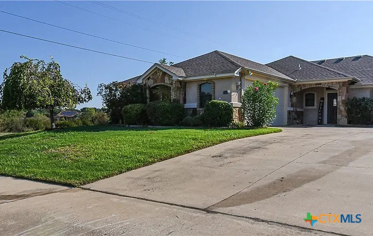 4910 Bronze Drive Property Photo 4