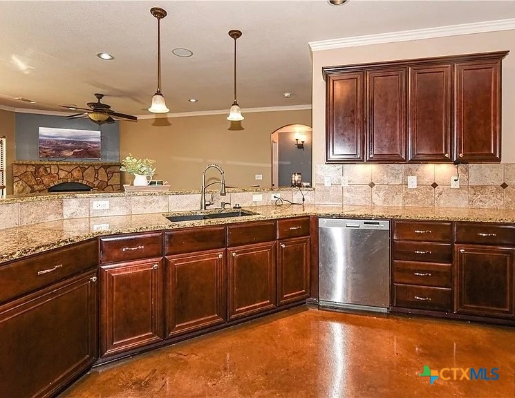4910 Bronze Drive Property Photo 9