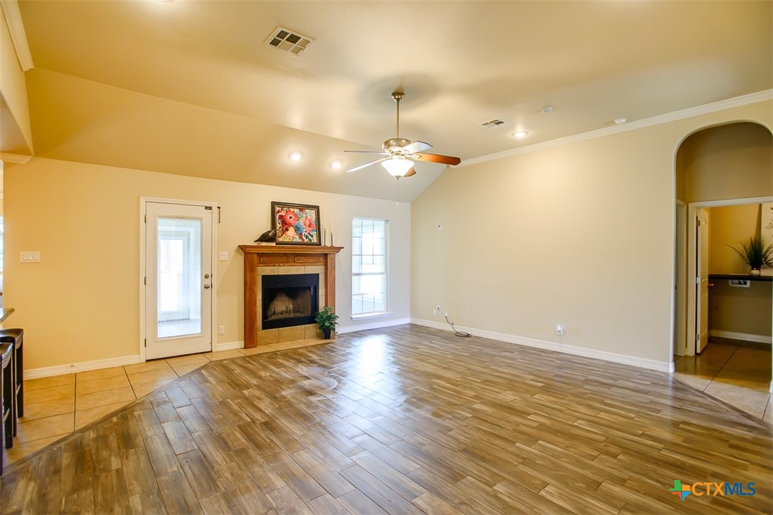 1127 Chaucer Lane Property Photo 8
