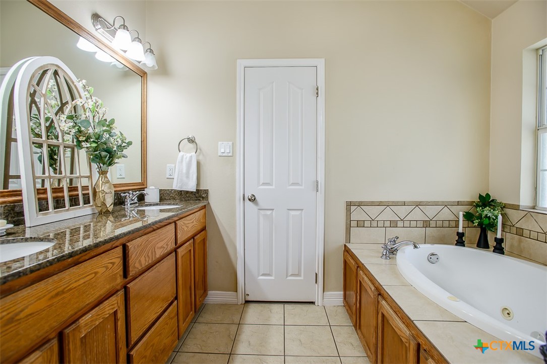 1127 Chaucer Lane Property Photo 23