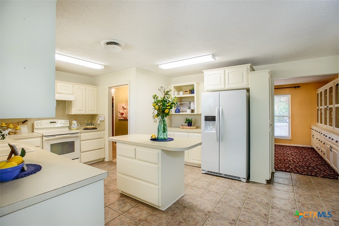 1725 Forest Hills Drive Property Photo 1
