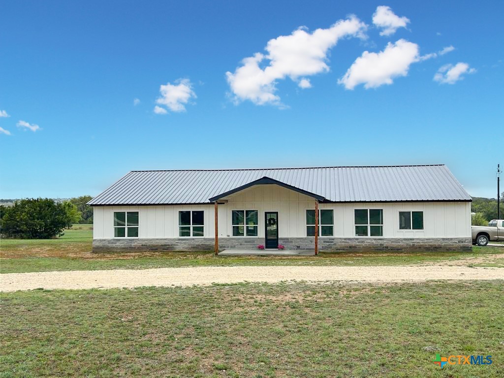 720 County Road 2337 Property Photo 1