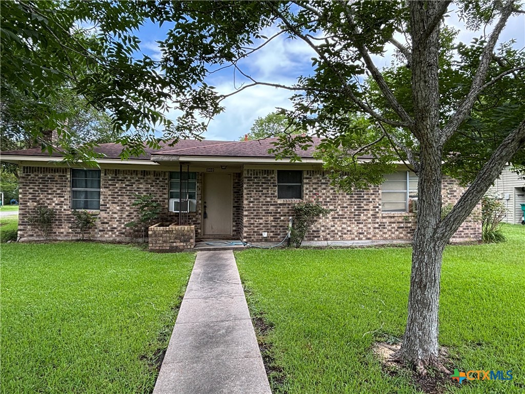 302 E Heard Street Property Photo 1