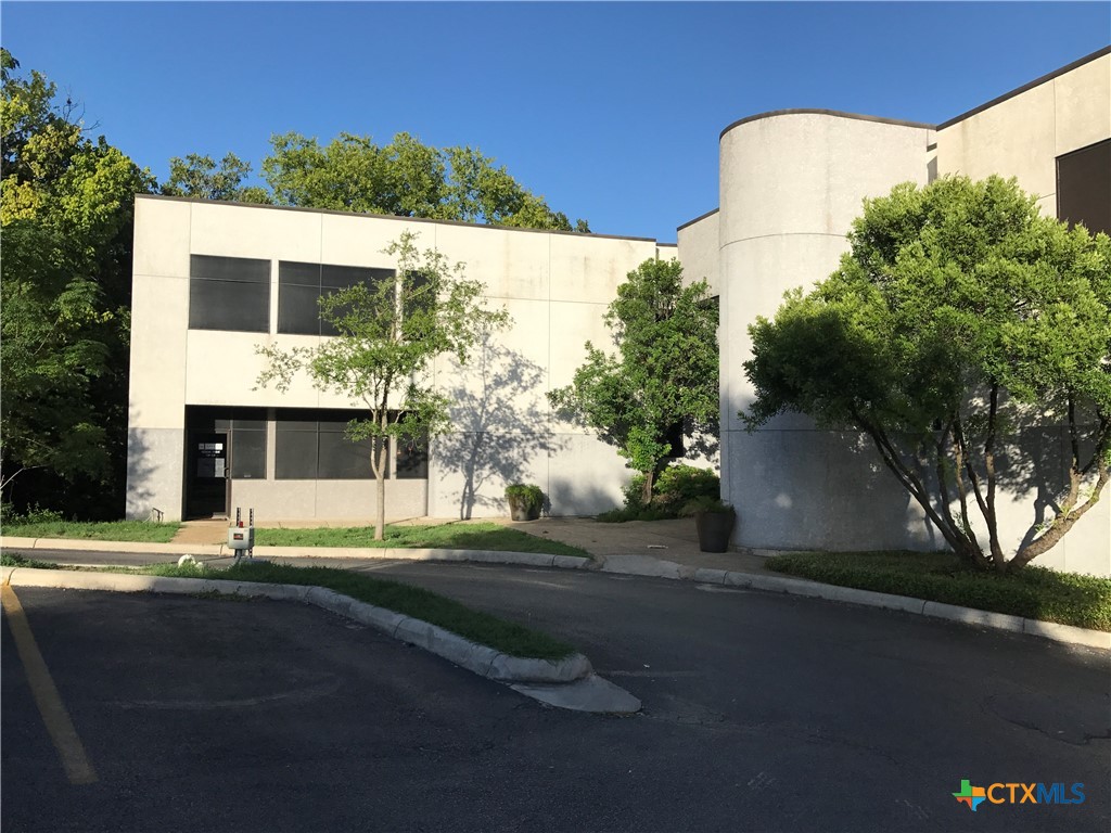 805 E Court Street Property Photo 1