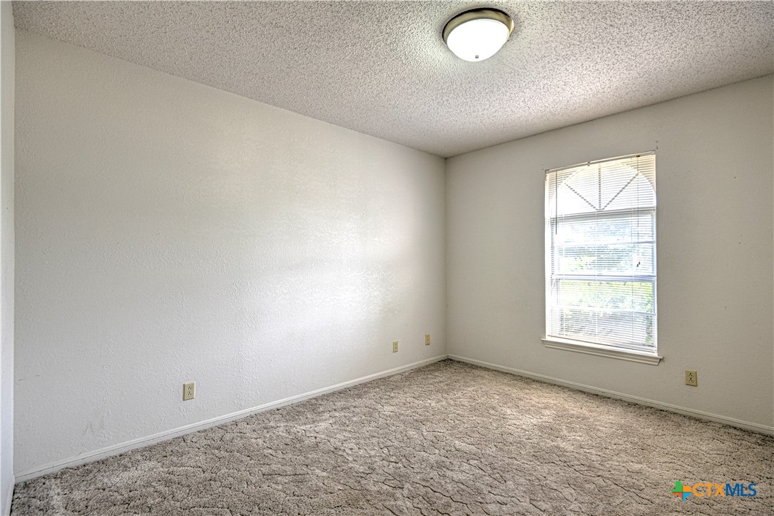 606 Shad Circle Property Photo 8