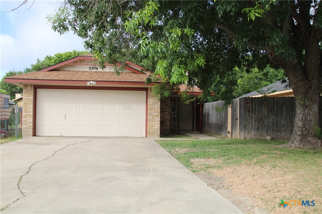 2204 Cimmaron Drive Property Photo 1
