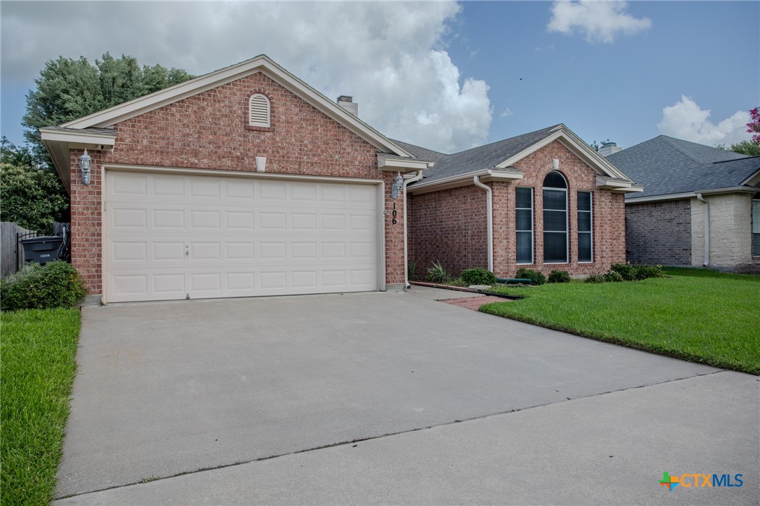 106 Fieldstone Property Photo 2