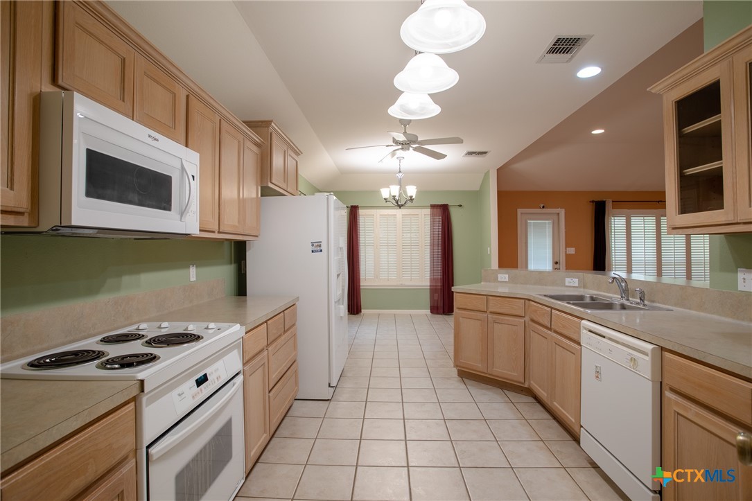 106 Fieldstone Property Photo 6
