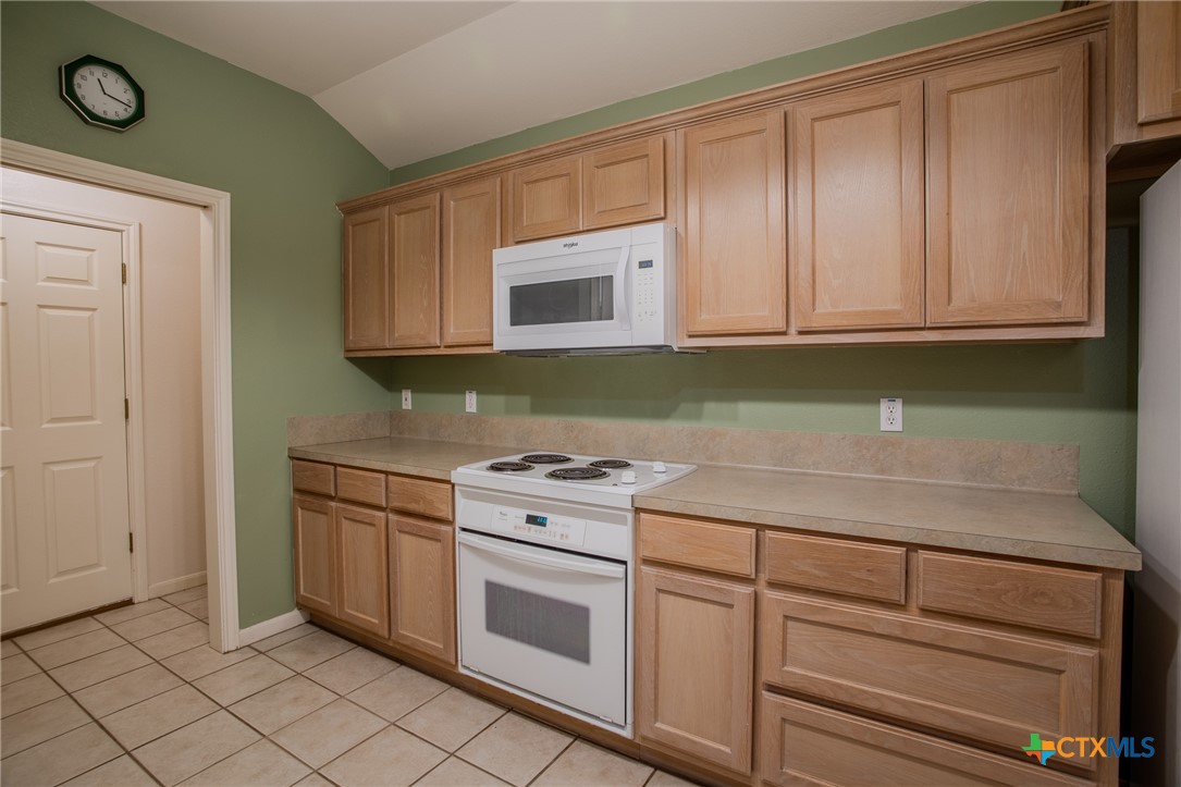 106 Fieldstone Property Photo 7