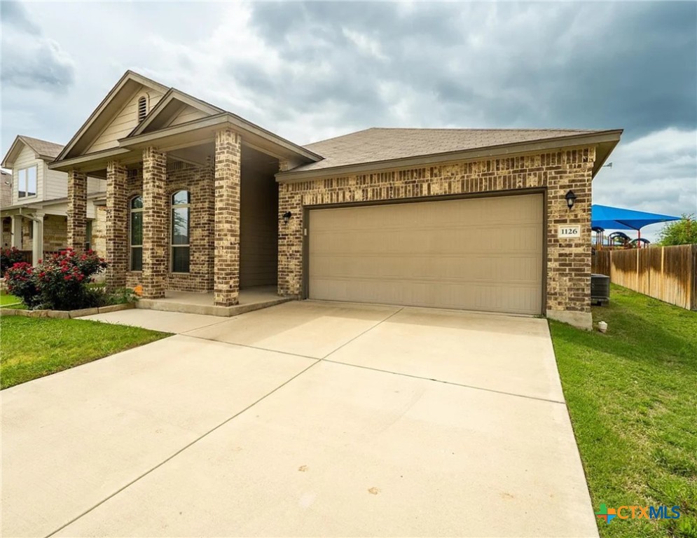 1126 Daffodil Drive Property Photo 3