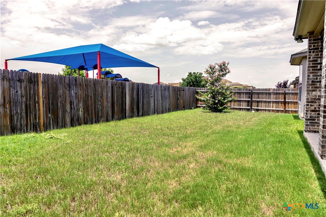 1126 Daffodil Drive Property Photo 24