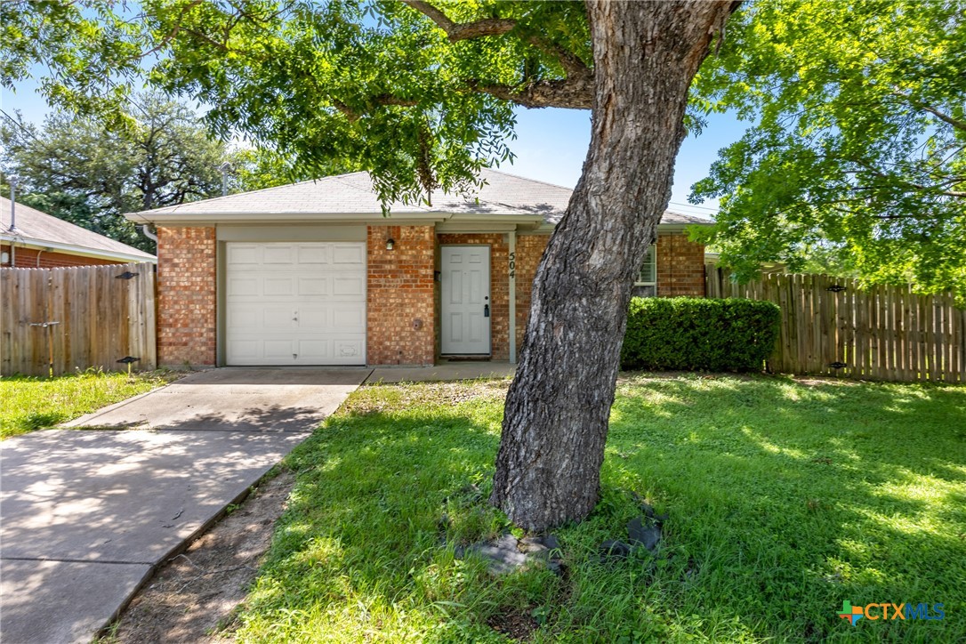 504 Surghnor Street Property Photo 1