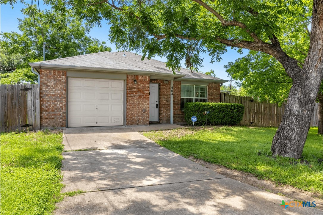 504 Surghnor Street Property Photo 3
