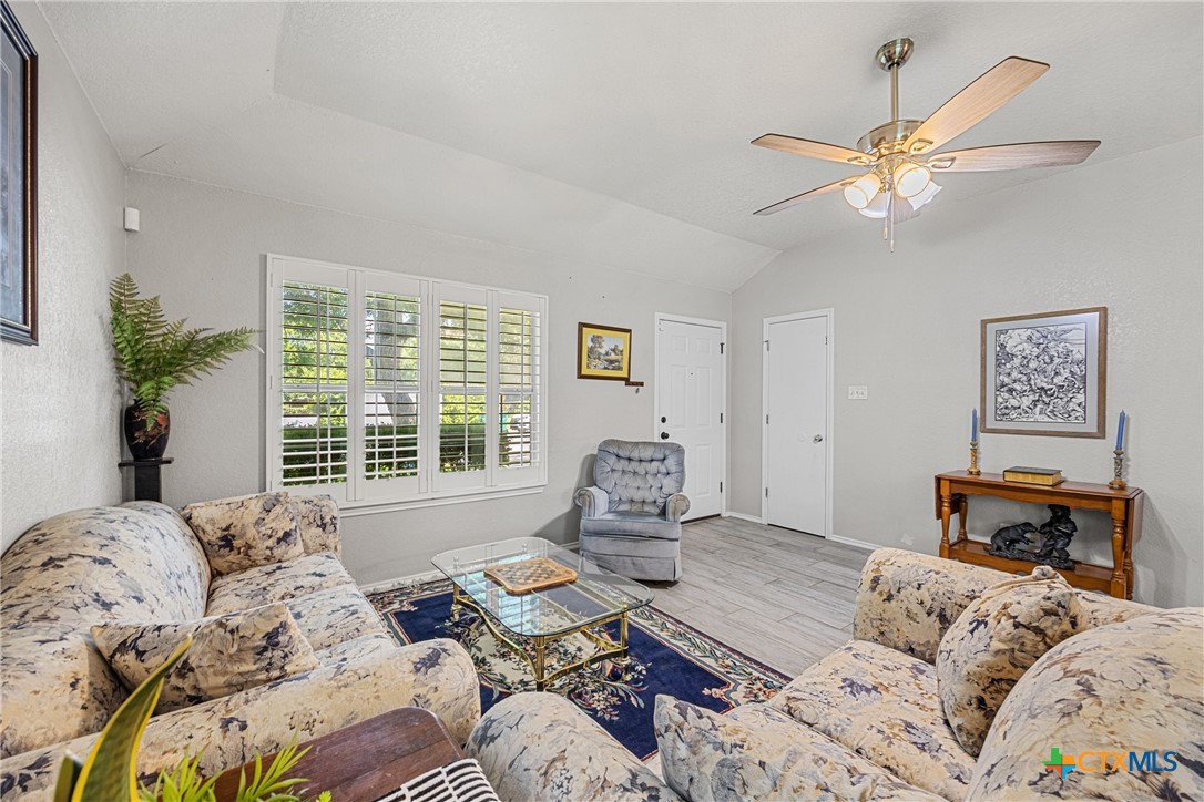 504 Surghnor Street Property Photo 6